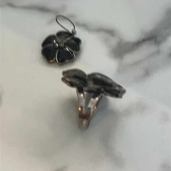 Pre owned- Elegant Black Flower Jewelry Set - Picture 8 of 16